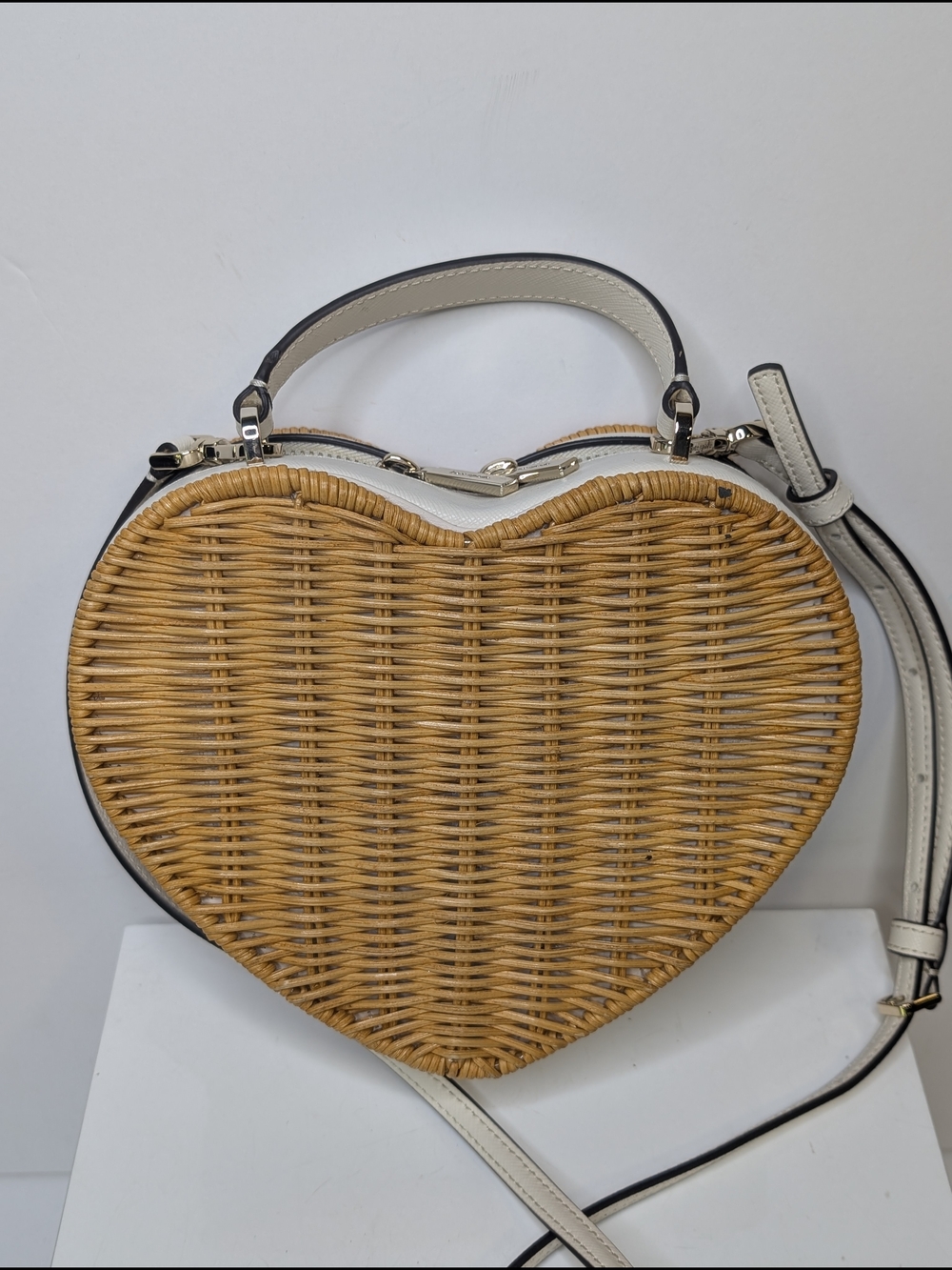 Kate Spade New York Love Shack Heart Natural Wicker Crossbody Bag Purse - Picture 2 of 10